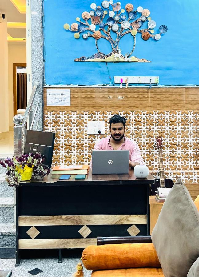Shanti Hostel And Garden Cafe Rishīkesh Dış mekan fotoğraf