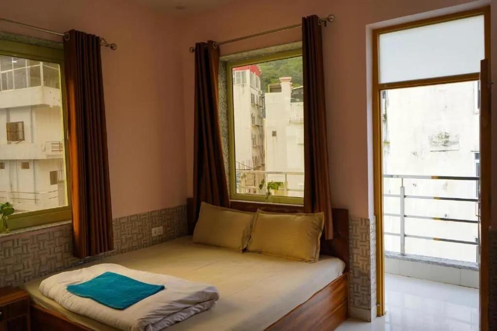 Shanti Hostel And Garden Cafe Rishīkesh Dış mekan fotoğraf
