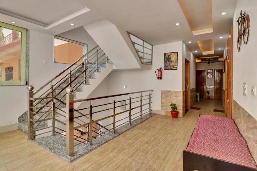 Shanti Hostel And Garden Cafe Rishīkesh Dış mekan fotoğraf
