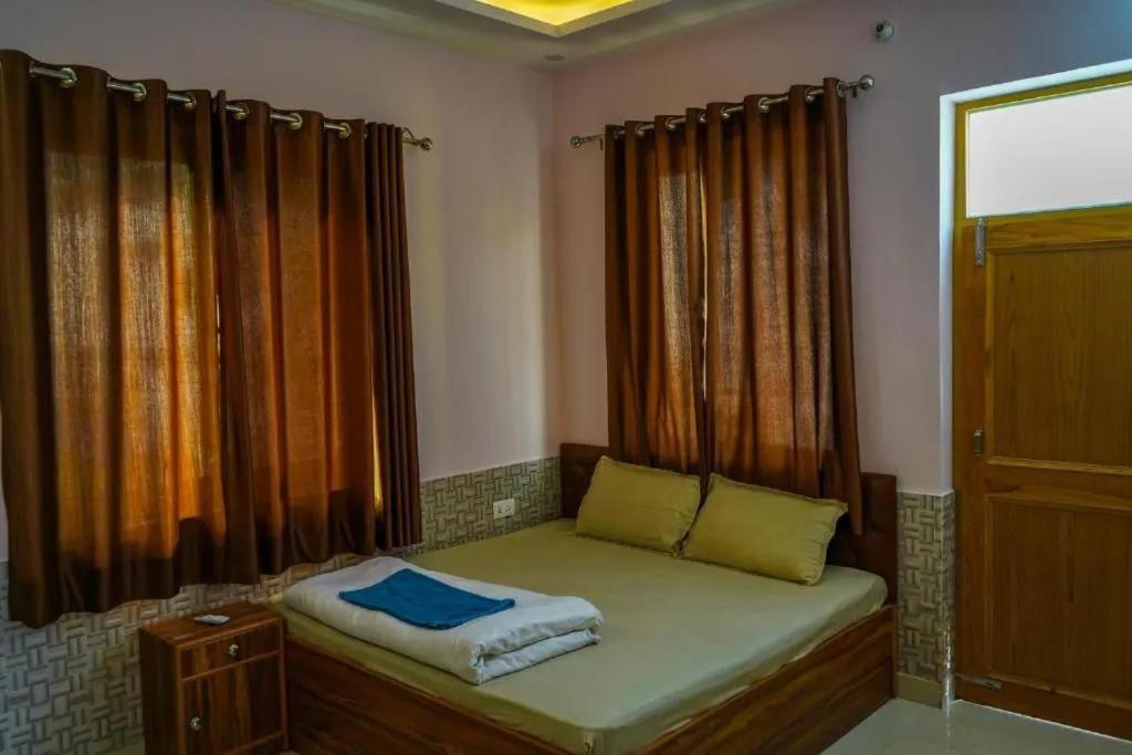 Shanti Hostel And Garden Cafe Rishīkesh Dış mekan fotoğraf