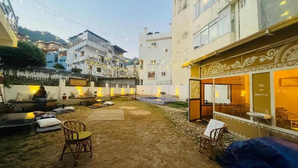 Shanti Hostel And Garden Cafe Rishīkesh Dış mekan fotoğraf